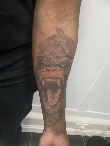 Roaring gorilla — black and grey realism tattoo by Lewis Zangaro, The SelfMade Tattoo Company, Wolverhampton